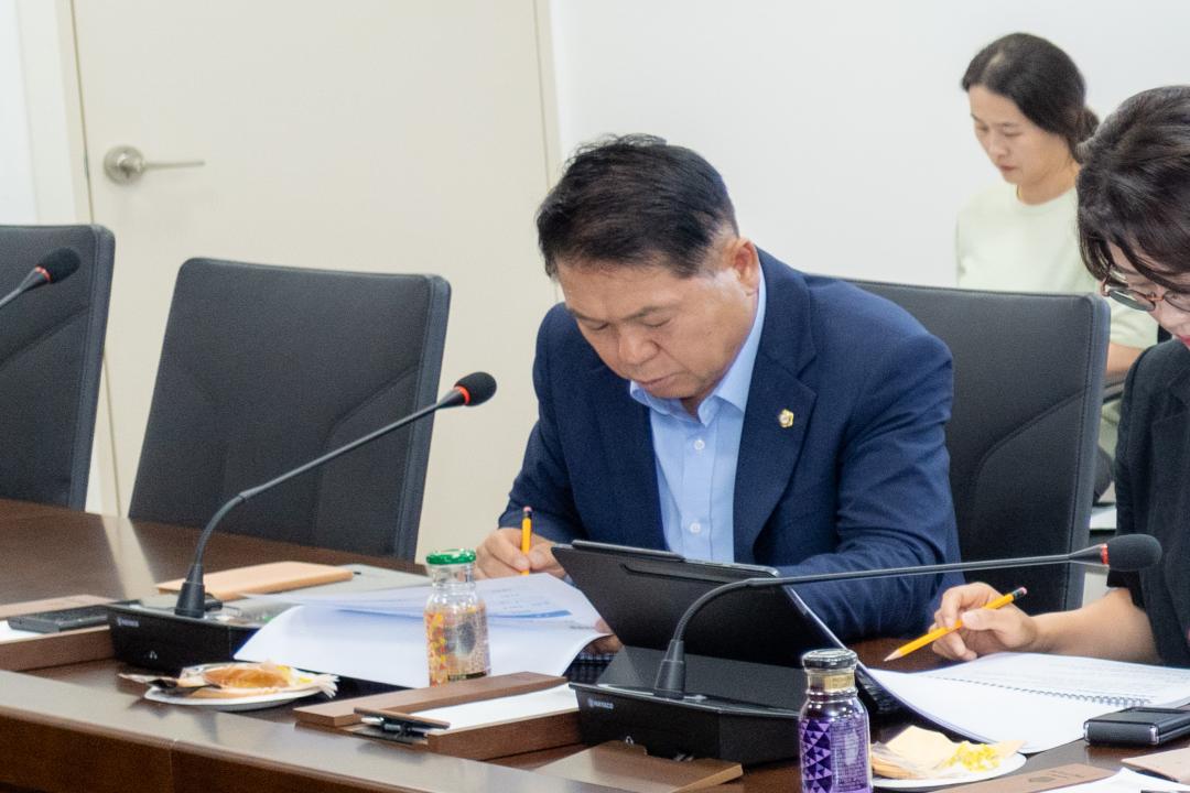 의원연구단체 연구용역 중간보고회(강남구 효율적인 재정 관리방안 정책연구 TF) (14).jpg