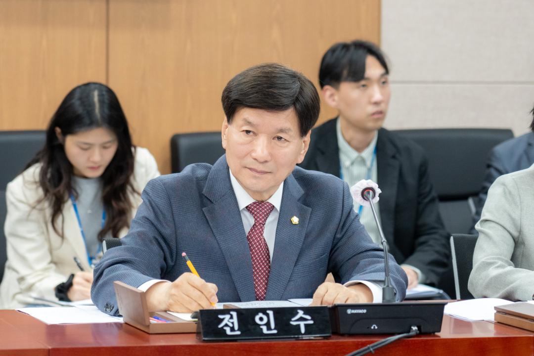 '제326회 임시회 복지문화위원회' 게시글의 사진(7) '제326회 임시회 복지문화위원회 (7).jpg'