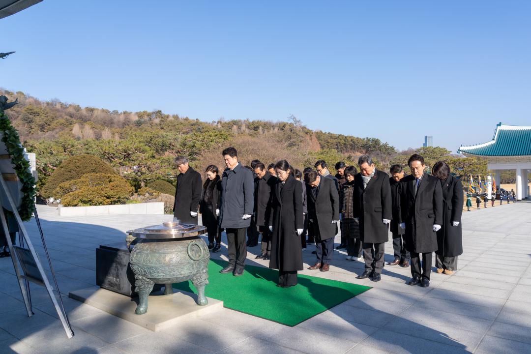 '2026 강남구의회 의원 국립현충원 참배' 게시글의 사진(7) '2026 강남구의회 의원 국립현충원 참배 (7).jpg'