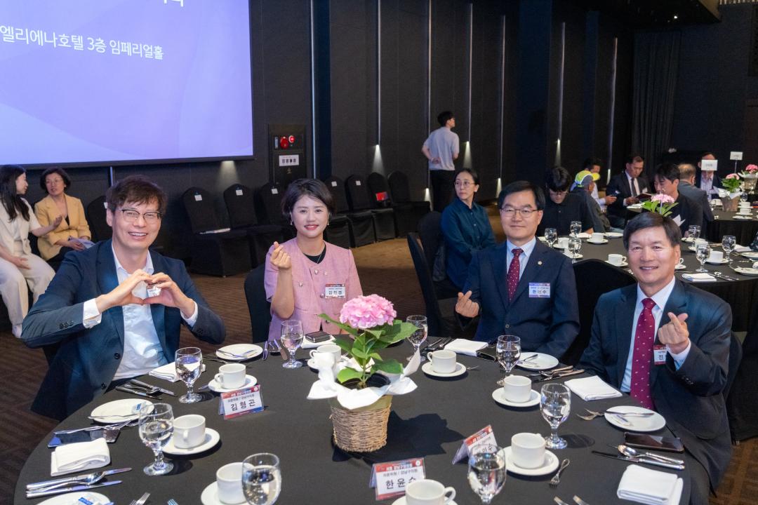 '2025 민주평통 강남구협의회 2분기 정기회의' 게시글의 사진(4) '2025 민주평통 강남구협의회 2분기 정기회의 (4).jpg'