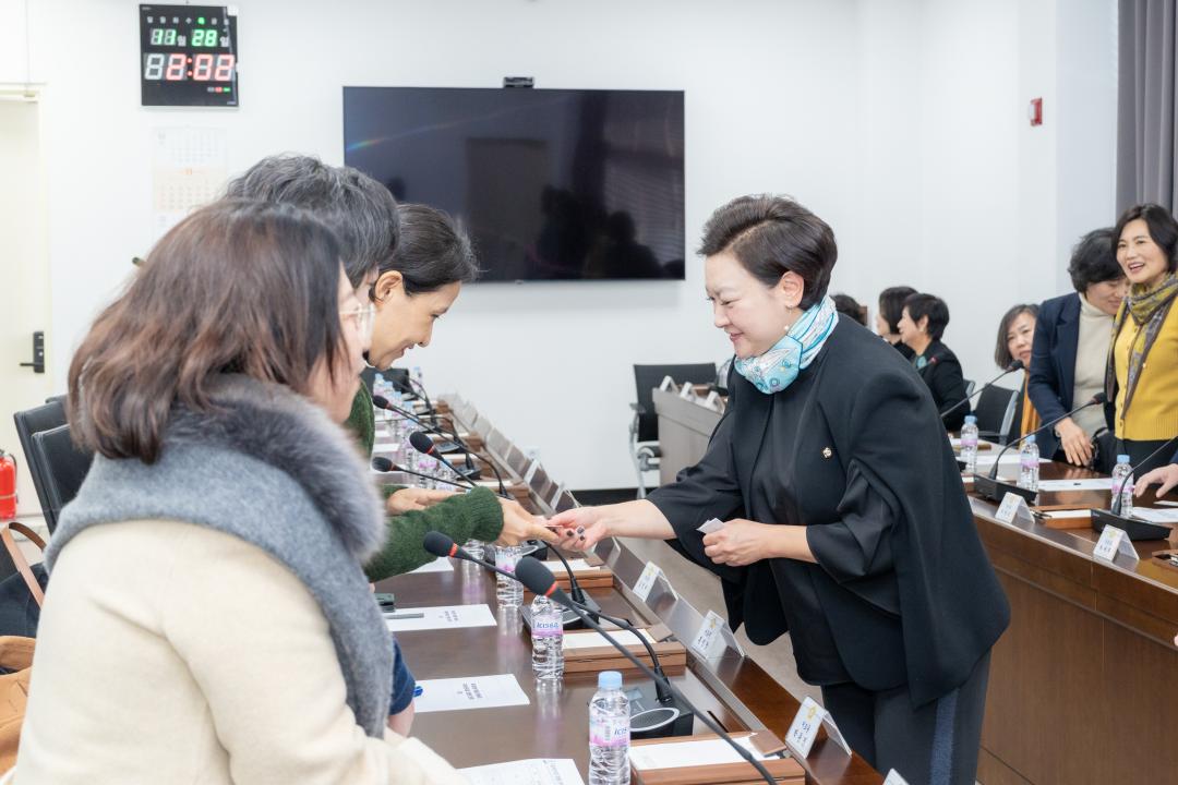 제323회 정례회 복지문화위원회 간담회(국•공립 어린이집 원장 간담회) (2).jpg