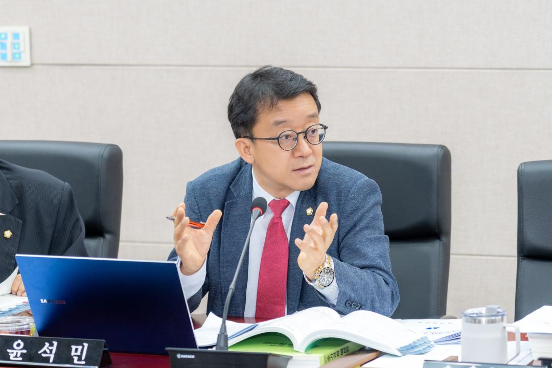 제328회 정례회 복지문화위원회 (9).jpg