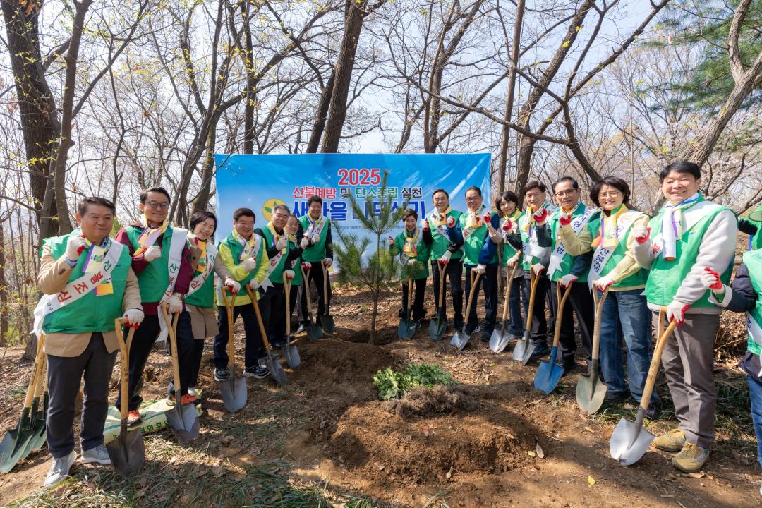 '2025년 강남구 새마을회 식목일 나무심기' 게시글의 사진(19) '강남구 새마을회 식목일 나무심기 (19).jpg'