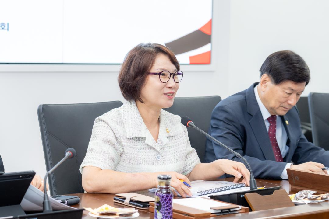 의원연구단체 연구용역 중간보고회(강남구 효율적인 재정 관리방안 정책연구 TF) (8).jpg