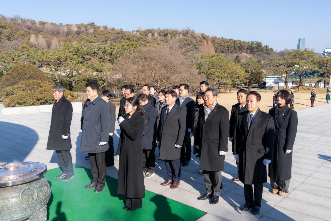 '2026 강남구의회 의원 국립현충원 참배' 게시글의 사진(8) '2026 강남구의회 의원 국립현충원 참배 (8).jpg'
