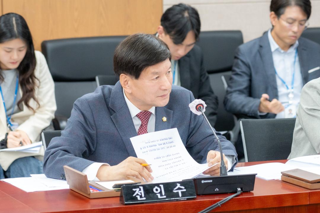 '제326회 임시회 복지문화위원회' 게시글의 사진(8) '제326회 임시회 복지문화위원회 (8).jpg'