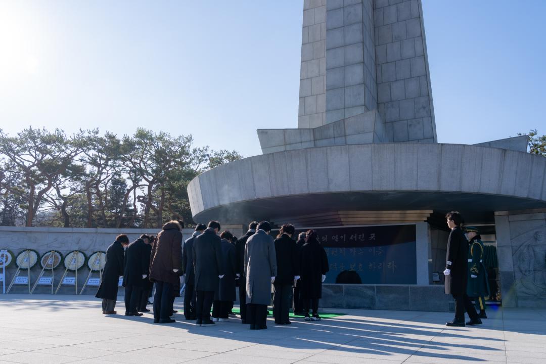 '2026 강남구의회 의원 국립현충원 참배' 게시글의 사진(6) '2026 강남구의회 의원 국립현충원 참배 (6).jpg'