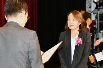 제8대 강남구의회의원 당선증 교부