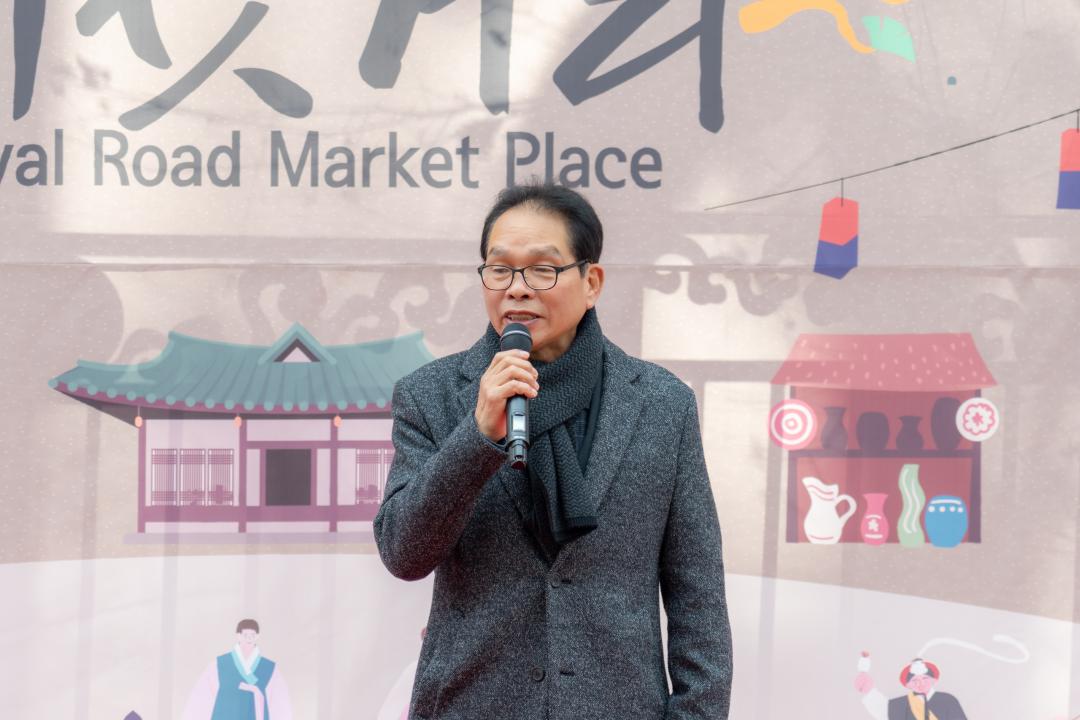 11월 29일 열린 
‘선정릉 어진 길목 저잣거리 축제’에서 
복진경 부의장이 축사를 하고 있다.