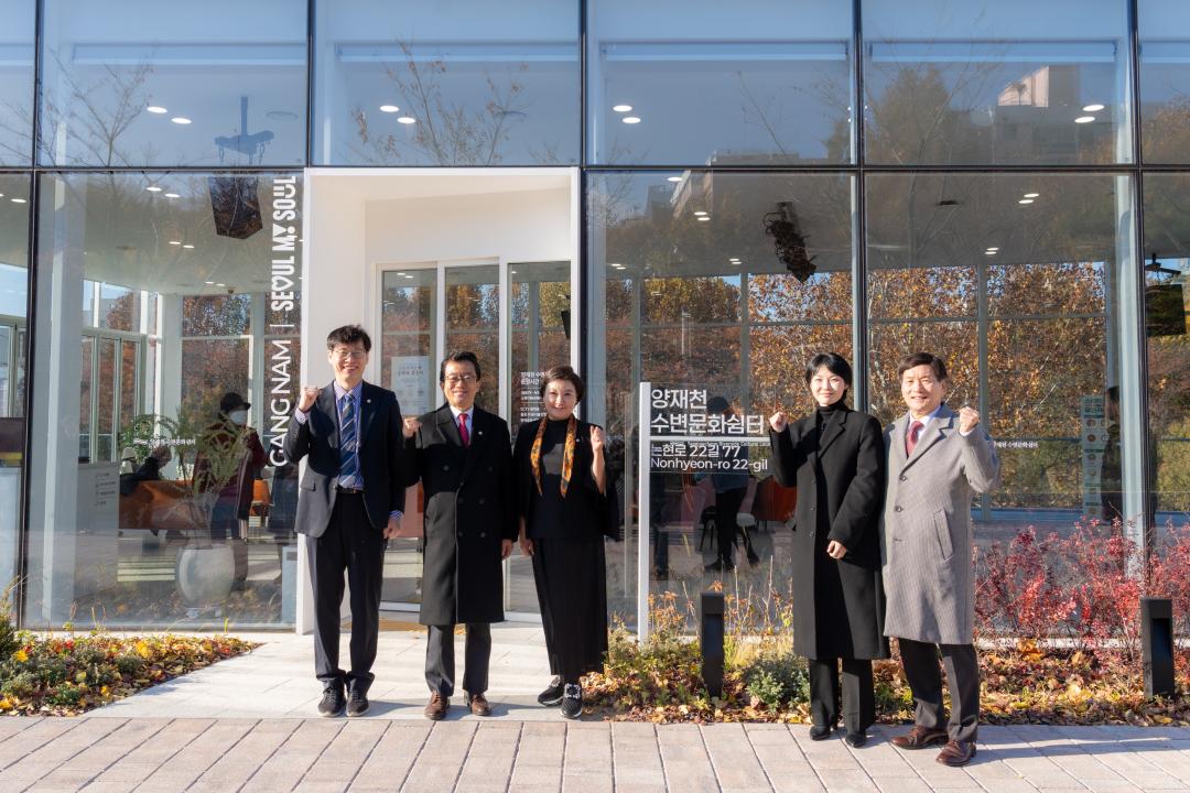 수변문화쉼터 현장방문 복지문화위원회 위원들(좌측에서 
3번째 김현정 복지문화위원장)