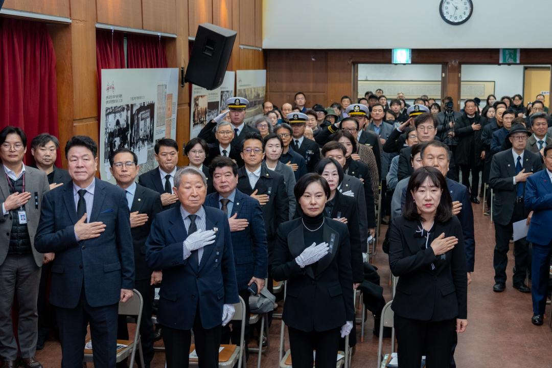 10일 도산안창호기념관에서 열린 &lsquo;도산안창호선생 서거 88주기 추모식&rsquo;에 참석한 강남구의회 의원들
(첫 번째 줄 좌측에서 1번째 이호귀 의장,
두 번째 줄 좌측에서 2번째 이동호 운영위원장,
1번째 강을석 행정안전위원장,
세 번째 줄 우측에서 1번째
 김현정 복지문화위원장) 