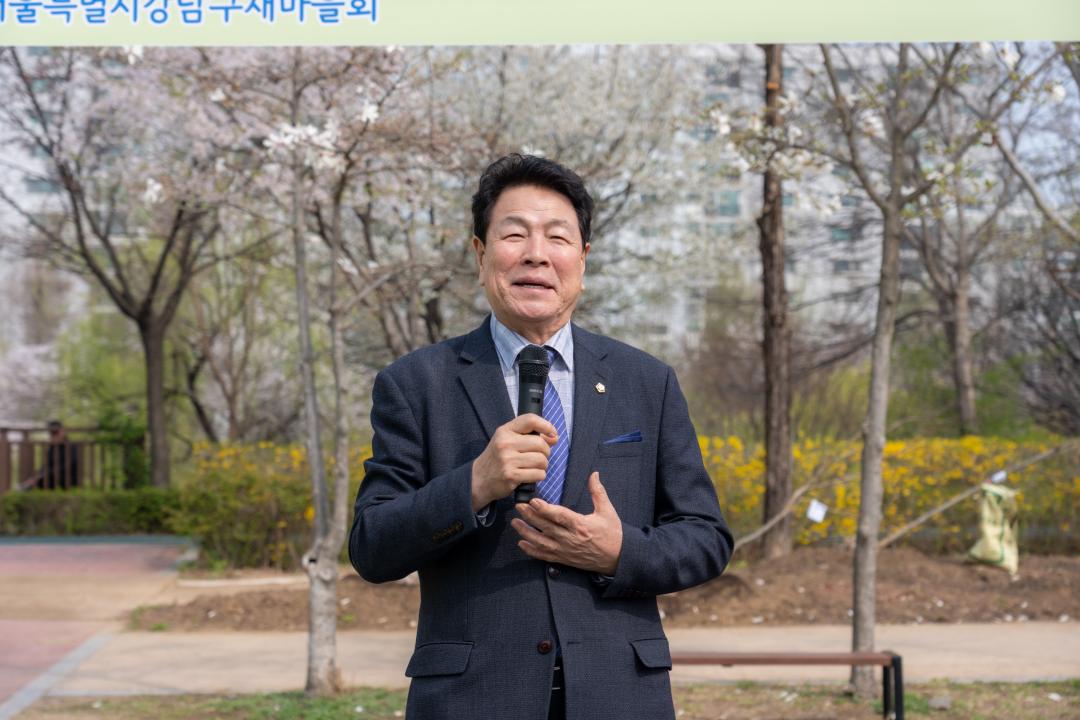 3일 &lsquo;구민참여 정원숲 조성 행사&rsquo; 에 참석한 강남구의회 
이호귀 의장이 축사를 하고 있다.